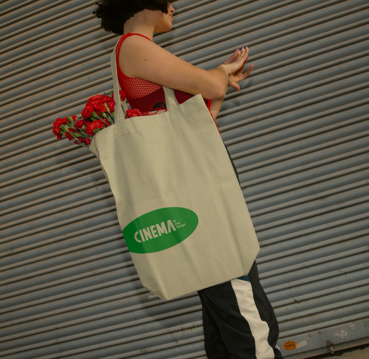 CINEMA tote bag filled with red carnations