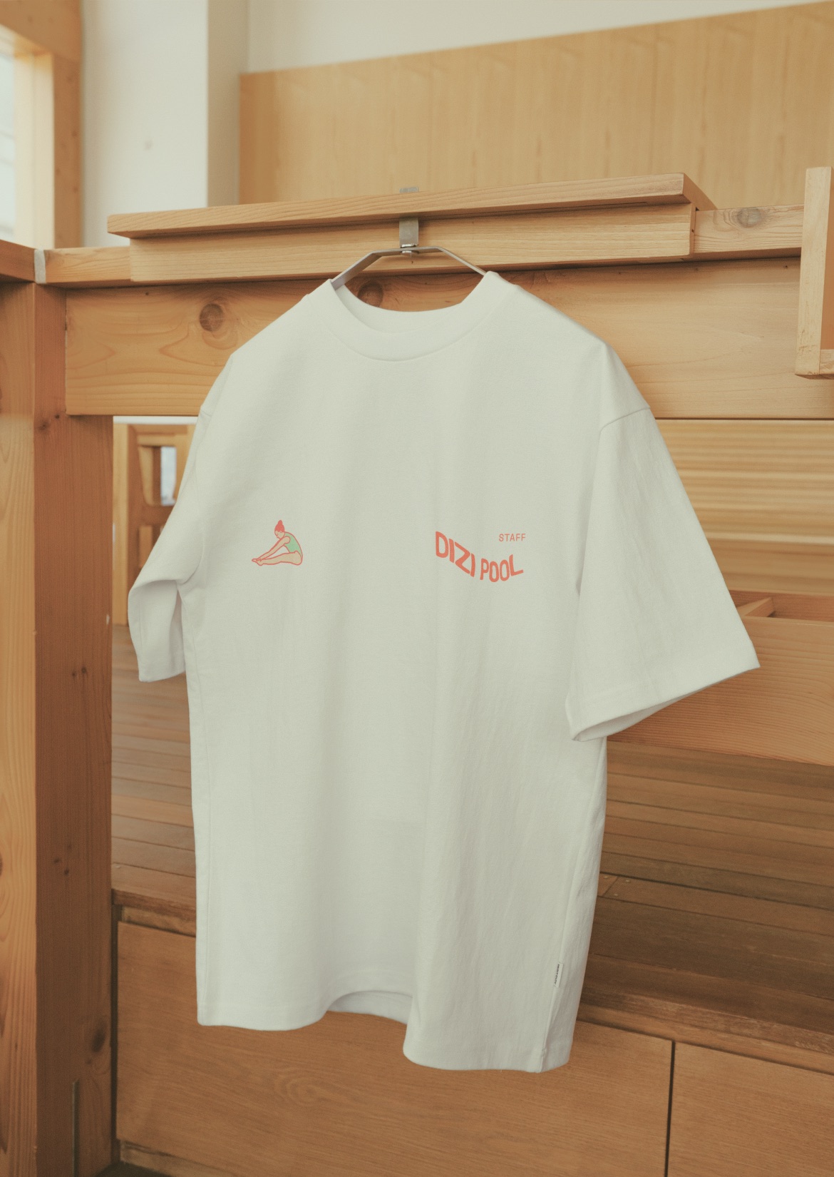 White staff T-shirt with the Dizi Pool logo